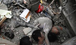 汶川地震外国媒体哭了